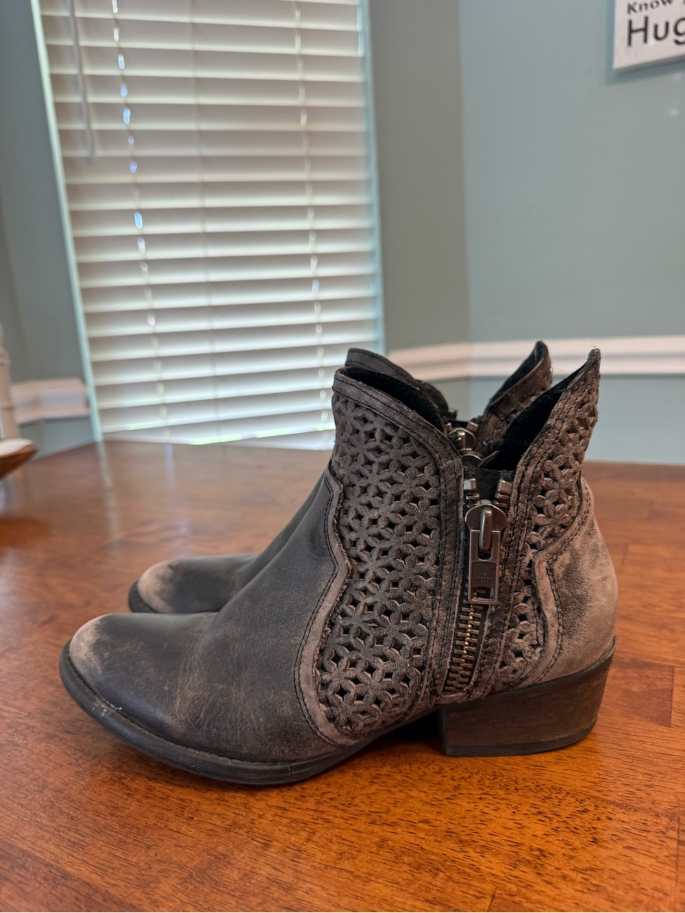 CIRCLE G by CORRAL Distressed Black Grey Leather Cutout Ankle Boots Q0001 10 - Picture 6 of 12